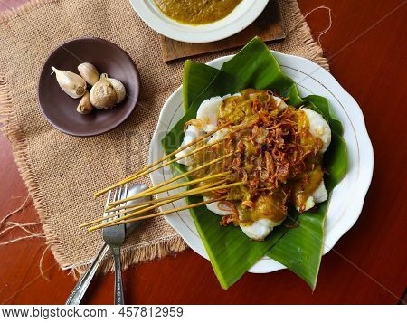 Sate Padang Or Satay Padang Is Spicy Beef Satay From Padang, West Sumatra. Served With Spicy Curry S