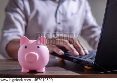Online Banking And Internet Banking Savings Concept, Online Investment Savings, Online Stock Investo