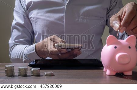 Online Banking And Internet Banking Savings Concept, Online Investment Savings, Online Stock Investo