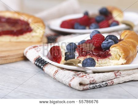 Sliced ??raspberry Cake With Fresh Berries