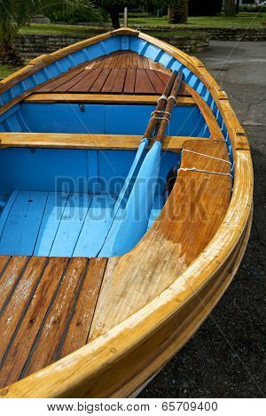 goiter boat