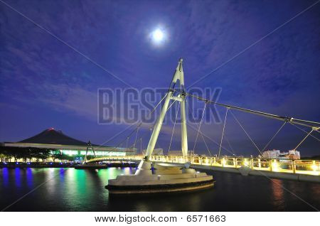 Пешеходный мостик