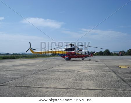 รัสเซียทำเฮลิคอปเตอร์ (Mi-17)