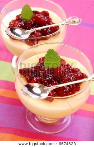 Dessert med kirsebær Confiture