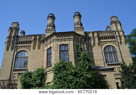 KIEV, UKRAINE - 26 MAY 2014:Historica area of the campus of Polytechnic University. May 26 , 2014 in Kiev, Ukraine 