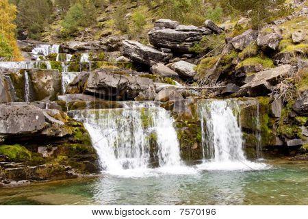 Cascade i Ordesa National Park.