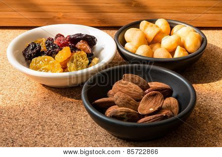 Almons  Macademia And Raisins In The Dish