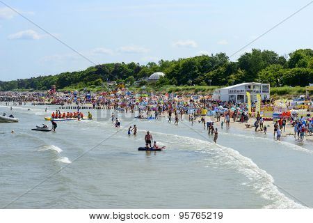 USTKA - JULY 07: Tourists enjoy the sunny weather and relaxing on the Baltic sea beach on 7 July 2015 in Ustka, Poland.