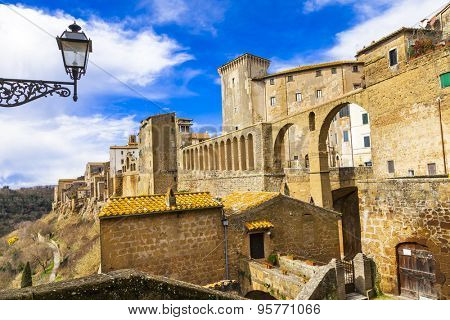medieval Italy - Pitigliano