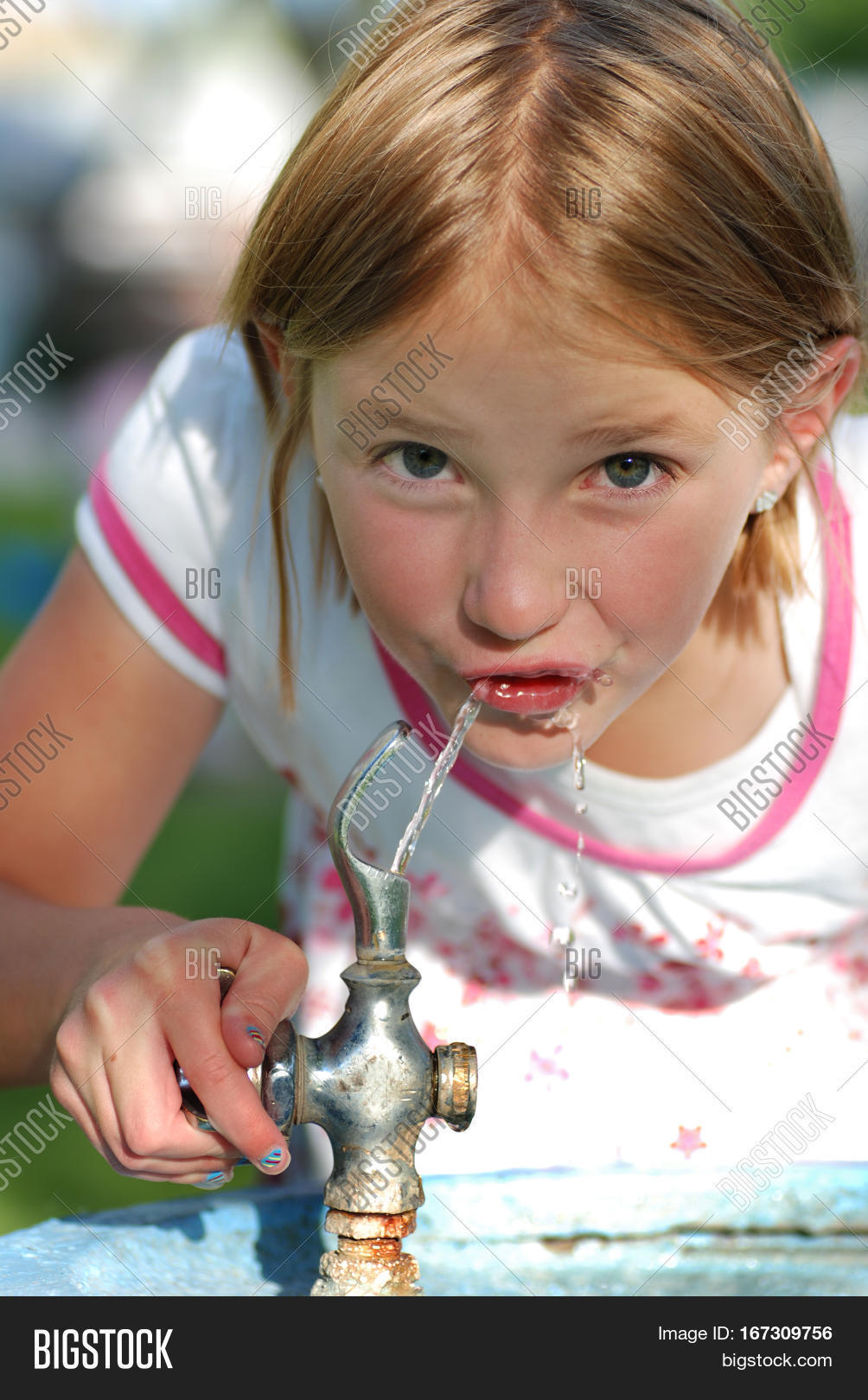 девочка с молоком. Little drink. Little drink. Little drink. Little drink.