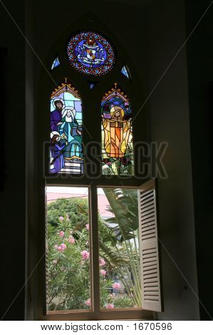 Finestra della cattedrale su Dominica
