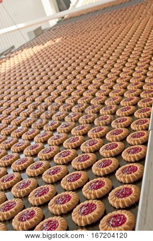 Production line of baking  jam cookies