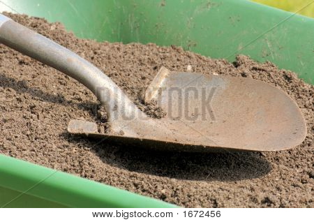 garten-ringelblume Schaufel Sandboden Schubkarre