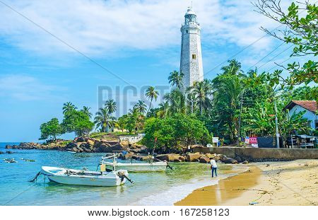 The cozy beach of Dondra boasts scenic views on the old lighthouse and greenery on the southern tip of Sri Lanka.
