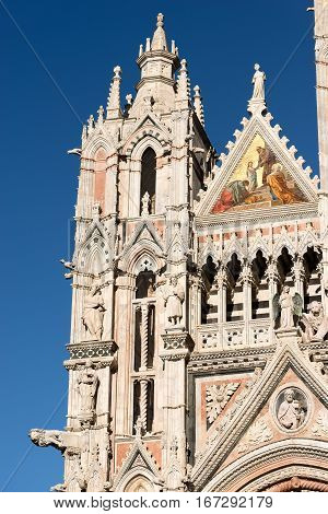 Detail of the facade of the Siena Cathedral (Santa Maria Assunta) 1220-1370. Toscana (Tuscany) Italy Europe