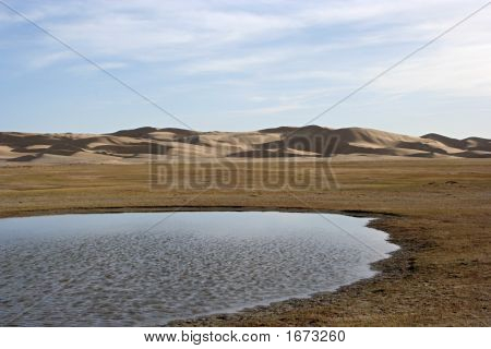 Jezero a písečné duny - Qinghai, Čína