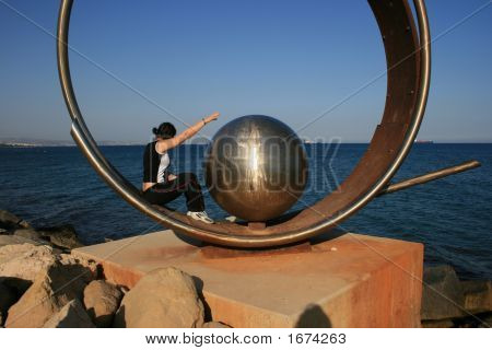 La ragazza e la terra