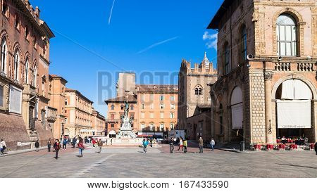 People And Fountain On Piazza Del Nettuno