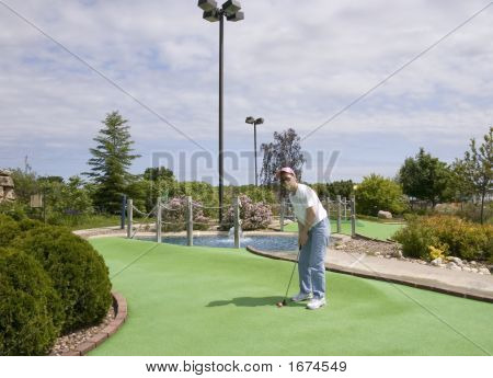 Rolig minigolfbana