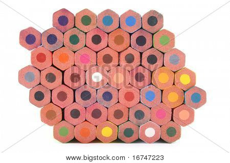 ดินสอสีมีสีสันอีกด้านแยกต่างหากบนพื้นสีขาว