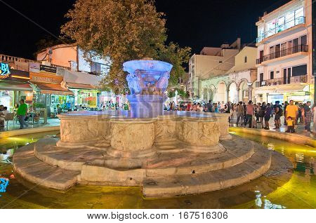 Crete, Greece,heraklion-july 24: The Fountain On Lions Squarecrowd Locals And Tourists Enjoy Nightli