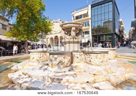 Crete,heraklion-july 24: The Fountain On Lions Square During The Midday On July 24,2014 On The Cete 