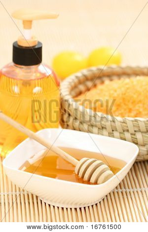 น้ำผึ้งและน้ำผึ้ง bathsalt กับเทียน