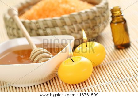 น้ำผึ้งและน้ำผึ้ง bathsalt น้ำมันกับเทียน