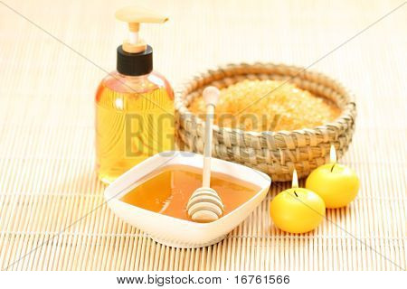 น้ำผึ้งและน้ำผึ้ง bathsalt กับเทียน