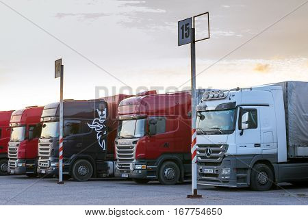 Scania & Mercedes Heavy Trucks With Trailers