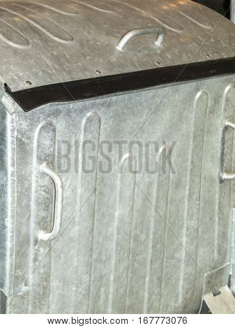 Metal Tank for garbage collection with handles capped