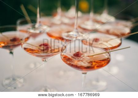 champagne strawberry cocktail. Cocktail fontain of champagne