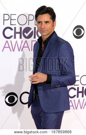 LOS ANGELES - JAN 18:  John Stamos at the People's Choice Awards 2017 at Microsoft Theater on January 18, 2017 in Los Angeles, CA