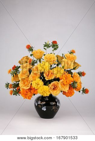 vase flowers bouquet floral , fresh beautiful nature