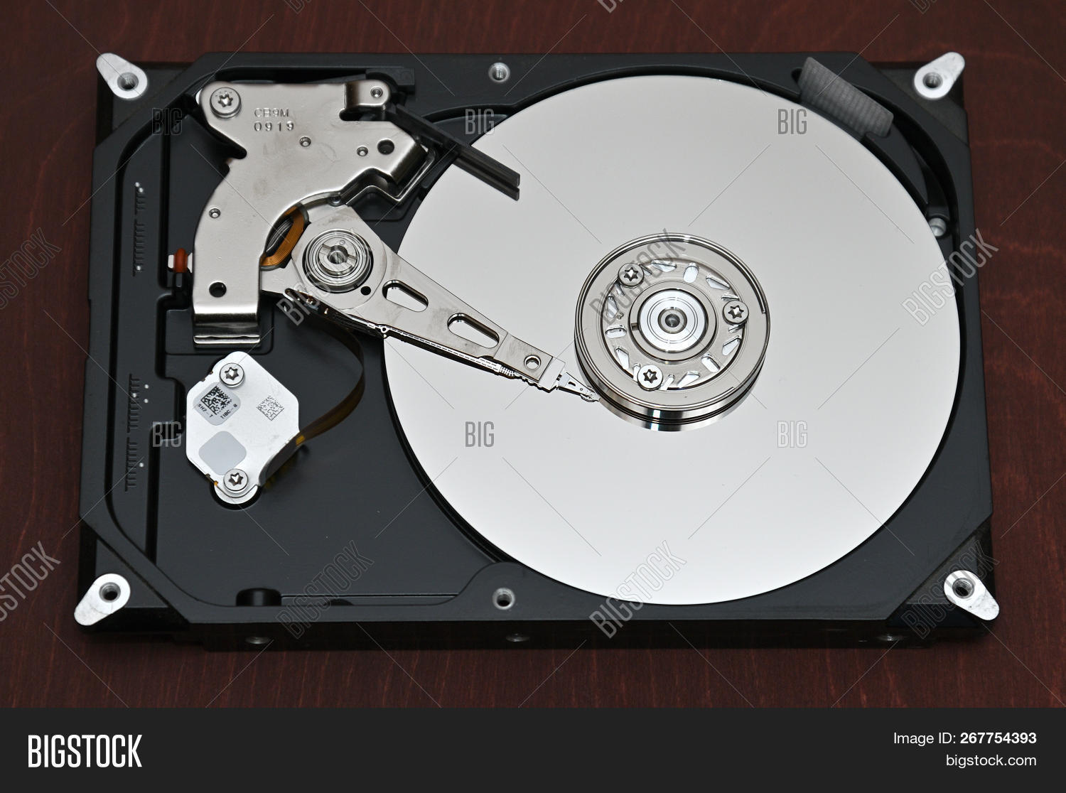 Лазерный жесткий диск. Hard drive parts. Нарисовать жесткий диск. Винчестер механизм. Жесткий диск fermilab 1973.