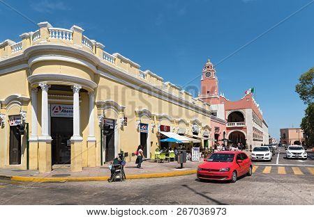 Street With Houses And Shops In Downtown Merida, Mexico