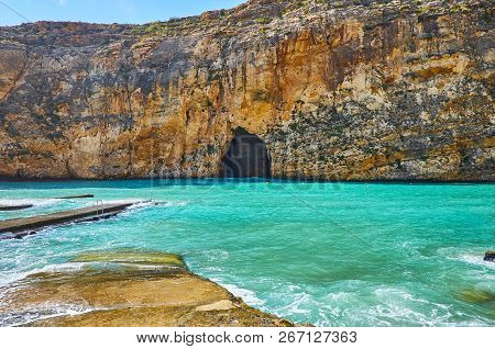 Enjoy The Picturesque Beach Of Dwejra Inland Sea With A View On The Blue Hole - The Grotto, Connecti
