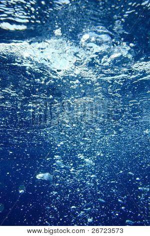 Abstrakt baggrund i buubles stiger til overfladen af havet