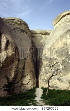 Photo Of The Volcanic Landscape Of Turkey In Kappadokia On A Sunny Day