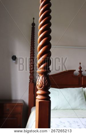 The Art Of Carving Wood, Teak Wood. Handycrafts.