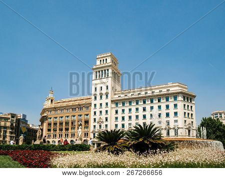 Barcelona, Spain - Jun 1, 2018: Placa Rambla Catalunya With Majestic Iberostar Hotel And Fountain - 
