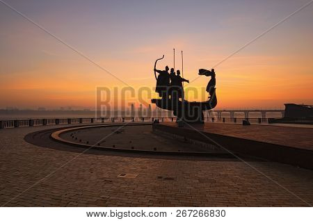 Kyiv, Ukraine - October 19, 2018: Magnificent Autumn Sunrise Near The Monument To The Founders Of Ky