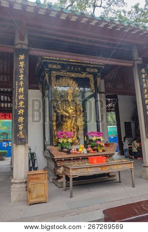 Guangzhou/china - 28 November 2015:unacquainted Chinese Or Tourist Praying For God In Guangxiao Temp