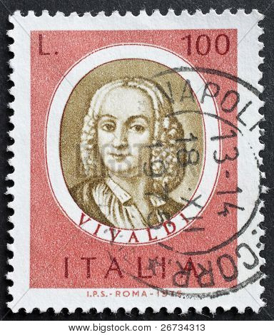 อิตาลี - เซอร์กา 1975: แสตมป์พิมพ์ในอิตาลีแสดงภาพของ Antonio Vivaldi Lucio อิตาเลียที่มีชื่อเสียง
