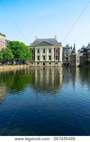 Historical City Center Of Den Haag - Dutch Pairlament Binnenhof, Mauritshuis And With Reflections In