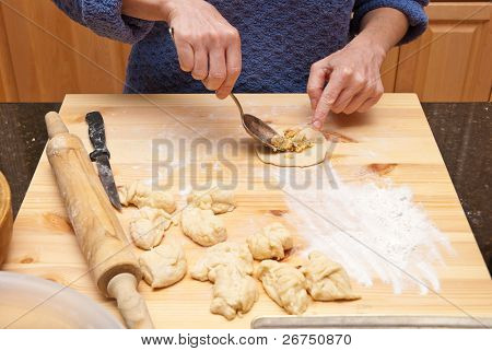 Vaření pirogies. Těsto.