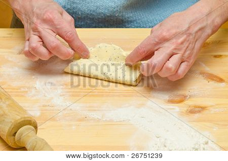 Vaření pirogies. Těsto.