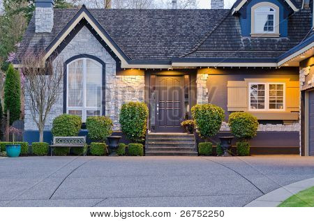 บ้านหรูที่ค่ำในแวนคูเวอร์ แคนาดา