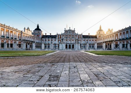Aranjuez, Spain - October 20, 2018: Royal Palace Of Aranjuez At Sunrise. It Is A Residence Of The Ki
