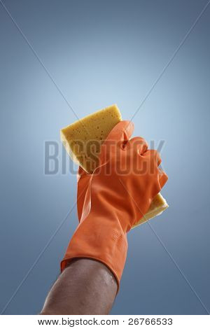스펀지를 청소와 손의 근접 촬영입니다.